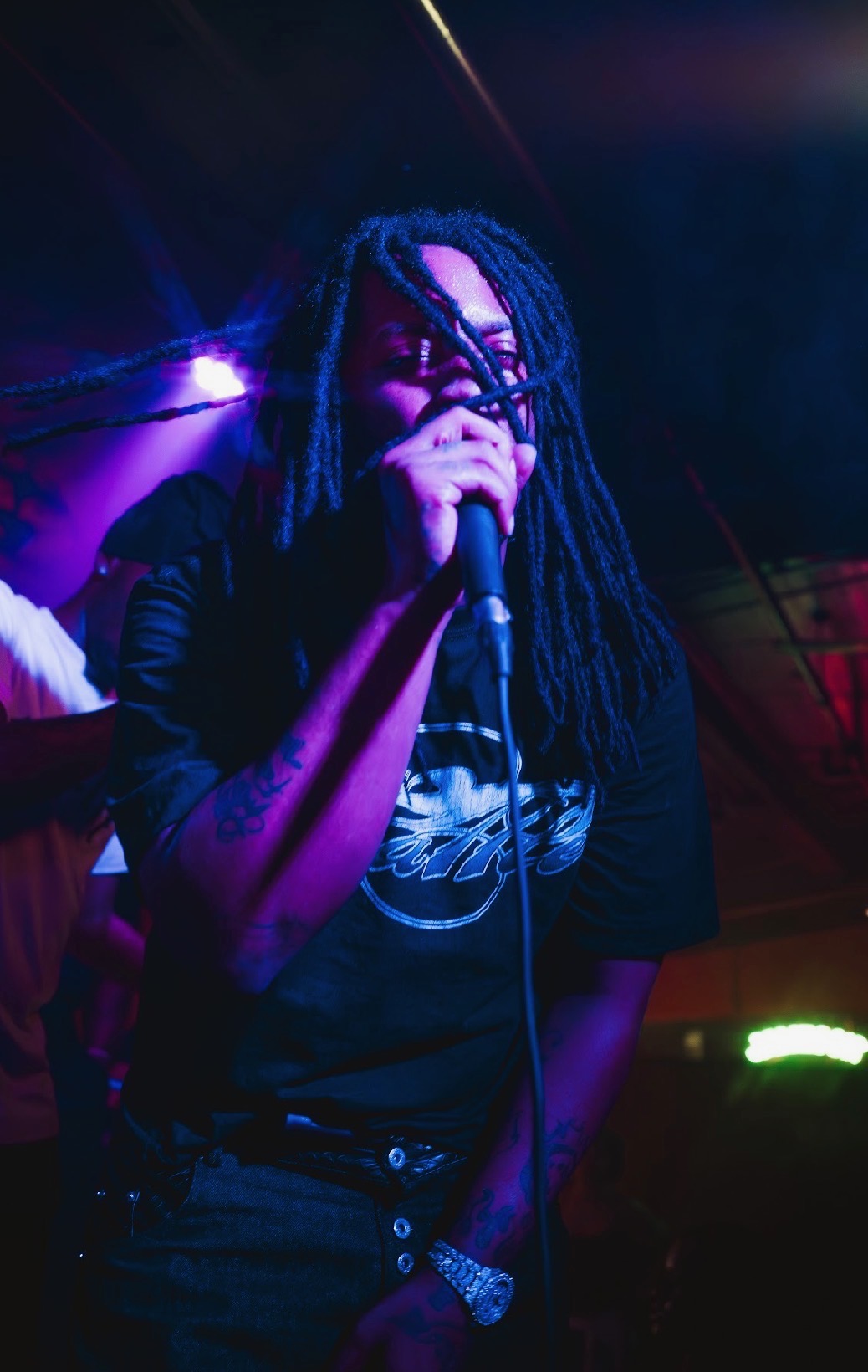 Halloween Riot — vocalist on the mic in purple haze