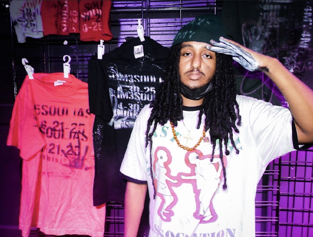 Zombieland — artist saluting at the merch wall